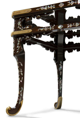 A JAPANESE INLAID BLACK LACQUER TABLE - photo 3