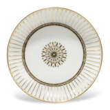 A SEVRES PORCELAIN WHITE AND GOLD COMPOSITE PART COFFEE-SERVICE 'GODRONNEE' - Foto 6