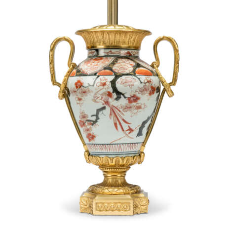 A FRENCH ORMOLU-MOUNTED JAPANESE IMARI VASE LAMP - Foto 2