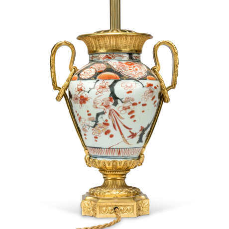 A FRENCH ORMOLU-MOUNTED JAPANESE IMARI VASE LAMP - Foto 4