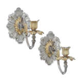 A PAIR OF GERMAN PARCEL-GILT SILVER WALL-LIGHTS - Foto 1