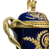 A PAIR OF FRENCH ORMOLU-MOUNTED SEVRES-STLYE COBALT BLUE-GROUND PORCELAIN VASES AND COVERS - photo 5
