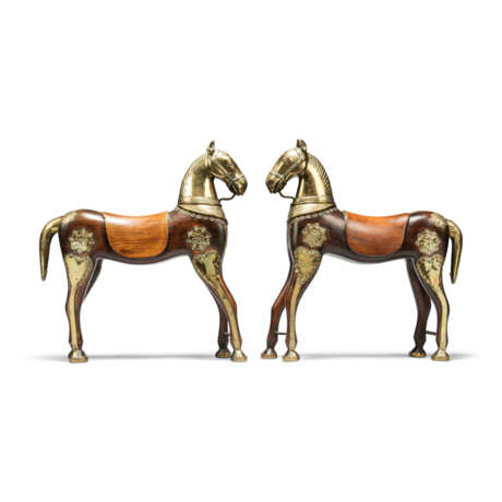 A PAIR OF BRASS-MOUNTED TEAK PROCESSIONAL HORSES - фото 3