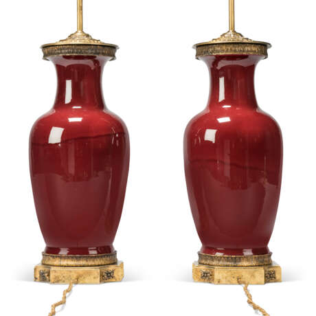 A PAIR OF ORMOLU-MOUNTED CHINESE SANG-DE-BOEUF PORCELAIN BALUSTER VASE LAMPS - photo 3
