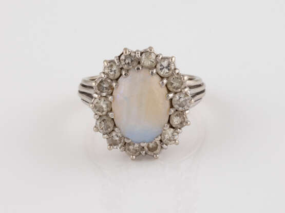 OPAL-RING MIT DIAMANTBESATZ - фото 1