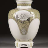 JUGENDSTIL-VASE MIT VÖGELN - photo 2