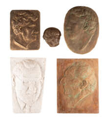 Fünf Reliefs mit Portraits