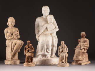 Sammlung von fünf Figuren mit 'Mutter-Kind'-Darstellungen