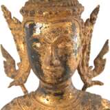 Goldfarbener stehender Buddha. - фото 6