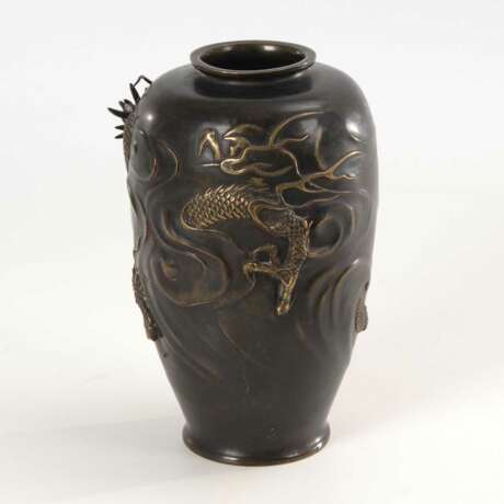 Japanische Bronze-Vase mit Drachenrelie - Foto 3