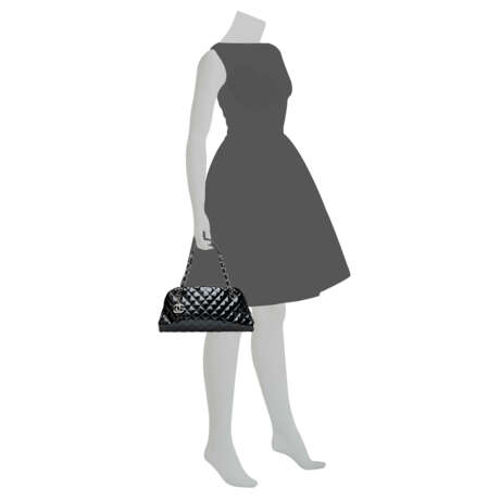 A BLACK PATENT LEATHER JUST MADEMOISELLE BAG WITH SILVER HARDWARE - фото 6