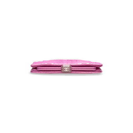 A MATTE PINK PYTHON CLUTCH WITH PINK CRYSTAL CLASP - фото 5
