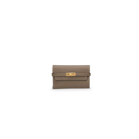 AN ÉTOUPE EPSOM LEATHER SMALL KELLY WALLET WITH GOLD HARDWARE - photo 1