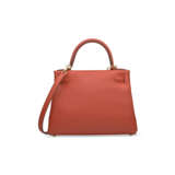 A ROUGE TOMATE EVERCOLOR LEATHER RETOURNÉ KELLY 28 WITH GOLD HARDWARE - photo 3