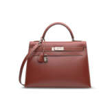 A BRIQUE CALF BOX LEATHER SELLIER KELLY 32 WITH PALLADIUM HARDWARE - photo 1