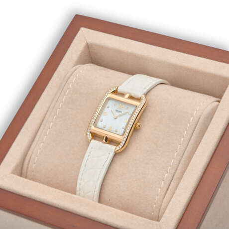 AN 18K YELLOW GOLD & DIAMOND CAPE COD WATCH WITH MOTHER-OF-PEARL DIAL & MATTE WHITE ALLIGATOR STRAP - photo 3