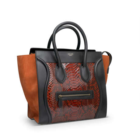 A SHINY BROWN PYTHON, ORANGE SUEDE & BLACK CALFSKIN LEATHER MINI LUGGAGE BAG WITH GOLD HARDWARE - Foto 2