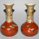 1 Paar Satsuma-Vasen von Taizan Yohei IX (1856– 1922), zugeschrieben. - photo 5