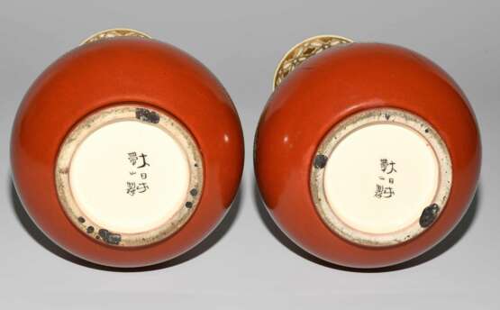 1 Paar Satsuma-Vasen von Taizan Yohei IX (1856– 1922), zugeschrieben. - photo 9