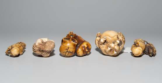 Lot: 5 Netsuke - фото 3