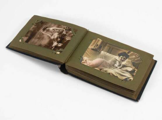 Postkartenalbum mit ca. 50 erotischen K - фото 2