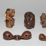 Lot: 6 Holz-Netsuke und 2 Glocken - Foto 3