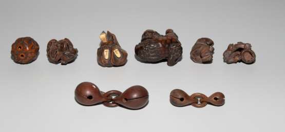 Lot: 6 Holz-Netsuke und 2 Glocken - photo 6