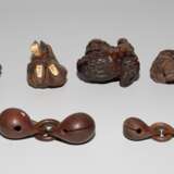 Lot: 6 Holz-Netsuke und 2 Glocken - photo 6