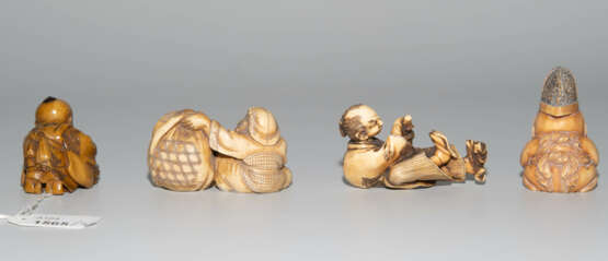 Lot: 4 Netsuke - фото 5