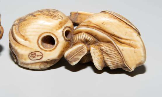 Lot: 4 Netsuke - фото 11