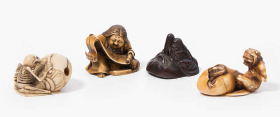 Lot: 4 Netsuke - фото 1