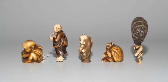 Lot: 5 Netsuke - фото 3