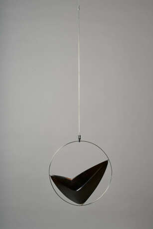 A LACQUER HANGING FLOWER VASE - Foto 1