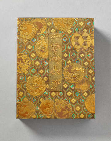 A LACQUER INCENSE BOX IN THE SHAPE OF KOKINSHU BOOK - Foto 1