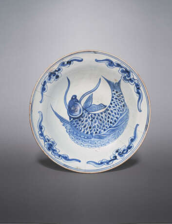 A LARGE BLUE-AND-WHITE PORCELAIN BOWL - photo 1