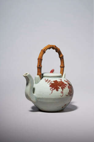 A COPPER-RED-DECORATED PORCELAIN EWER - photo 1
