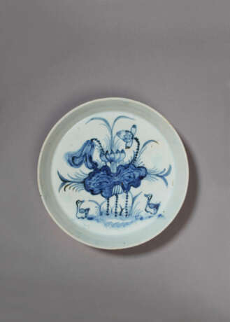 A BLUE AND WHITE PORCELAIN CIRCULAR BRUSH WASHER - фото 1