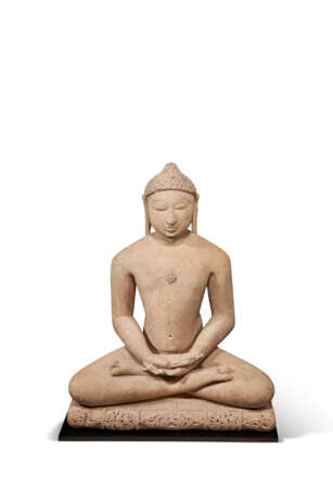 AN IMPORTANT BUFF SANDSTONE FIGURE OF A JINA - photo 1