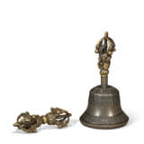 A METAL ALLOY AND BRONZE GHANTA AND A BRONZE VAJRA - photo 1