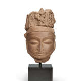 A RED SANDSTONE HEAD OF A DIVINITY - photo 1