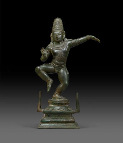 A BRONZE FIGURE OF DANCING KRISHNA - фото 1