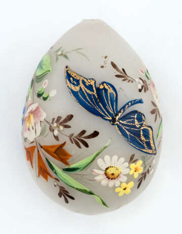 A RUSSIAN GLASS EASTER EGG SHOWING FLOWERS - photo 1