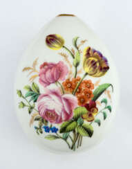 A RUSSIAN PORCELAIN EASTER EGG SHOWING FLOWERS