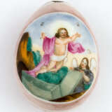 A RUSSIAN PORCELAIN EASTER EGG SHOWING THE RESURRECTION OF CHRIST - Foto 1