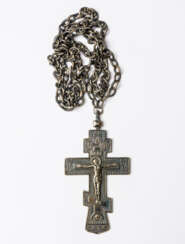 A RUSSIAN SILVER PRIEST CROSS WITH CHAIN