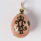 A RUSSIAN GOLD AND ENAMEL EASTER EGG SHOWING THE MONOGRAM OF NICHOLAS II AND THE CORONATION DATE 1896 - фото 1