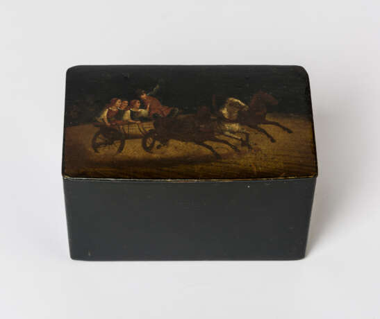 A RUSSIAN LACQUER BOX SHOWING A TROIKA - photo 1