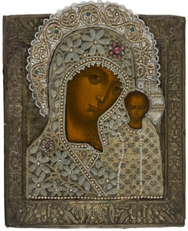 A RUSSIAN ICON WITH ELABORATELY EMBROIDERED RIZA SHOWING THE MOTHER OF GOD KAZANSKAYA - photo 1