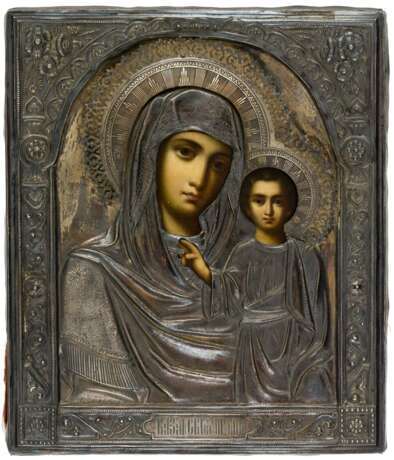 A RUSSIAN ICON WITH SILVER OKLAD SHOWING THE MOTHER OF GOD KASANSKAYA - Foto 1