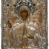 A RUSSIAN ICON WITH SILVER OKLAD SHOWING ST. PARASKEVA - фото 1